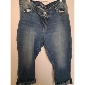 Signature Levi Strauss Jeans Capris Womens Size 22